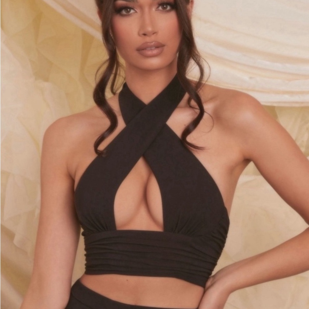 Oh Polly Black Halter Zip-Front Crop Top - Picture 2 of 4
